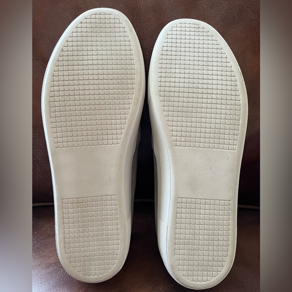 Steve Madden Sneakers Gills Grey
Suede Slip On Shoes, Women’s size 9.5 - Picture 12 of 14